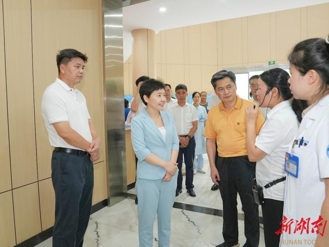 岳阳市人大常委会组织开展代表集中进站推动居家养老服务活动